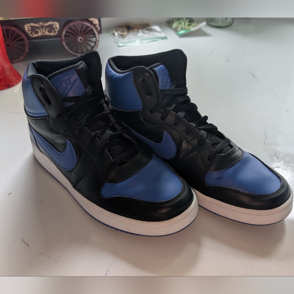 Nike Men's Black and Blue Sneakers